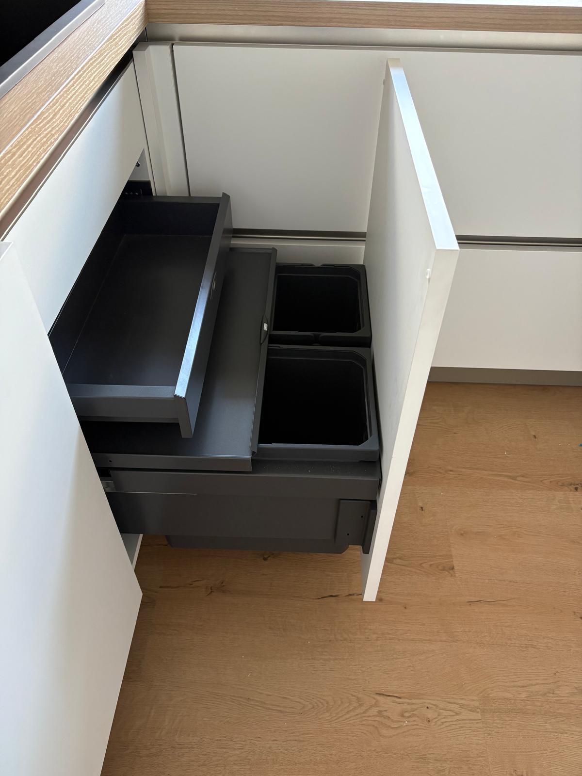 U-Küche mit Theke und Holzoptik – Ansicht 9