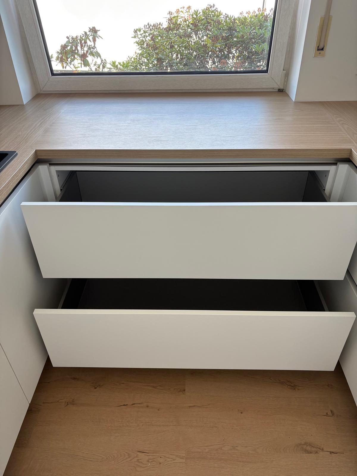 U-Küche mit Theke und Holzoptik – Ansicht 7