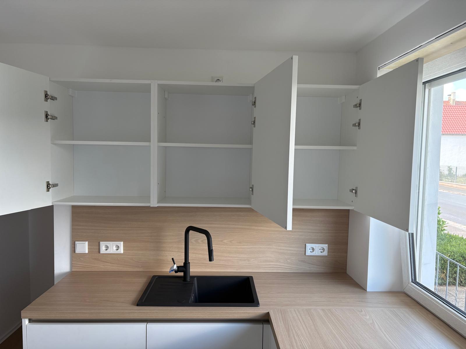 U-Küche mit Theke und Holzoptik – Ansicht 4